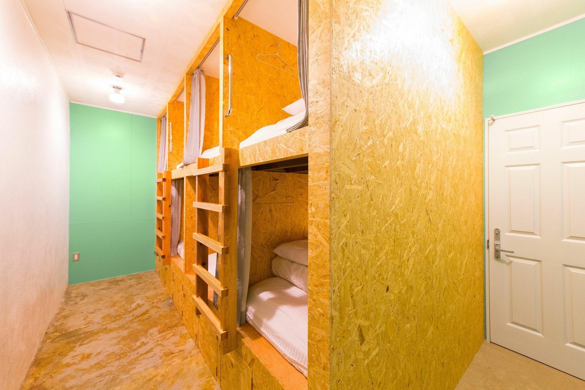Seawall Hostel Chatan Bagian luar foto